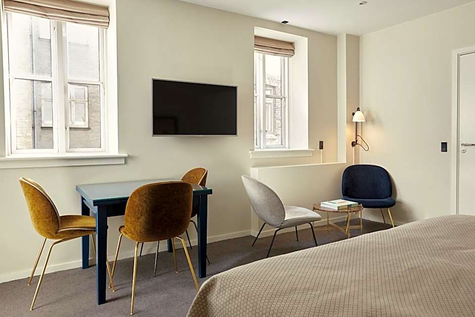 Ascot Hotel