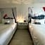 Cozy hotel with Super location near Disney