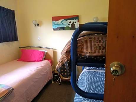 Economy Triple Room with Shared Bathroom