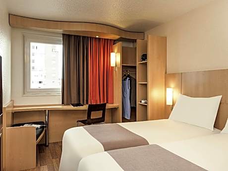 Standard Room with twin beds