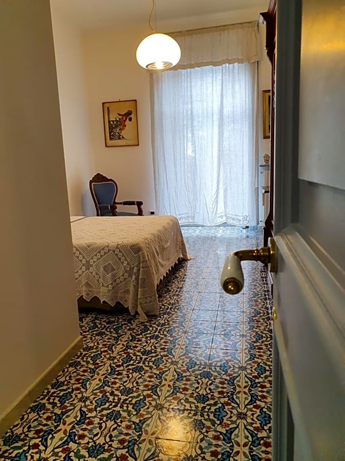 Qu4ttro I D'Angleterre Guest House