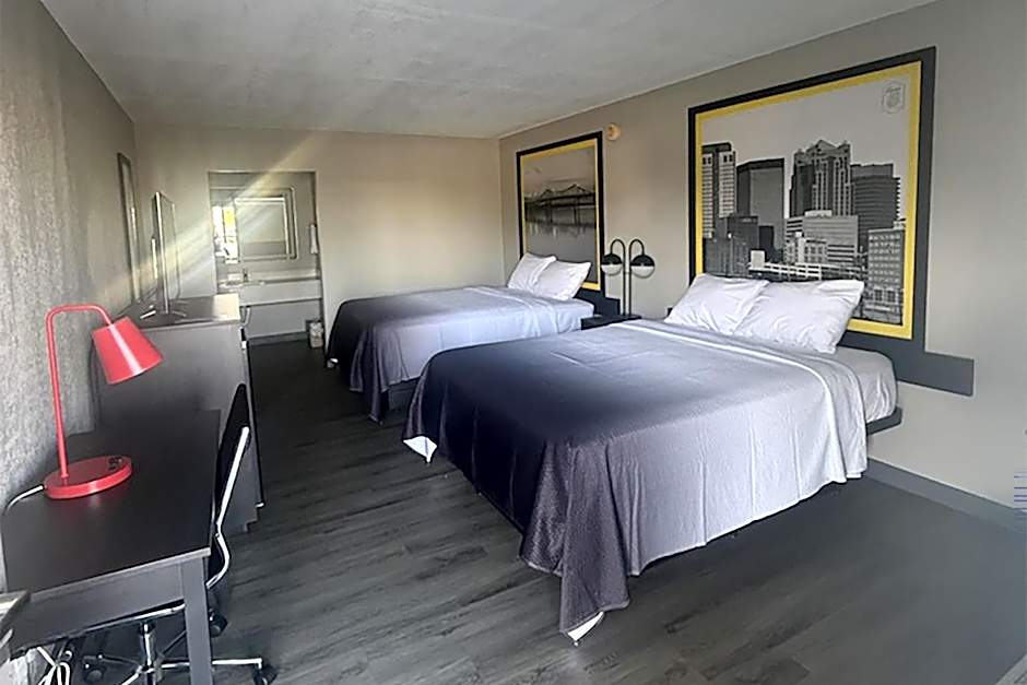 Super 8 by Wyndham Birmingham Downtown