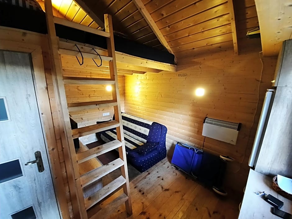 Niewygodny Domek z w¿asnym podwórkiem