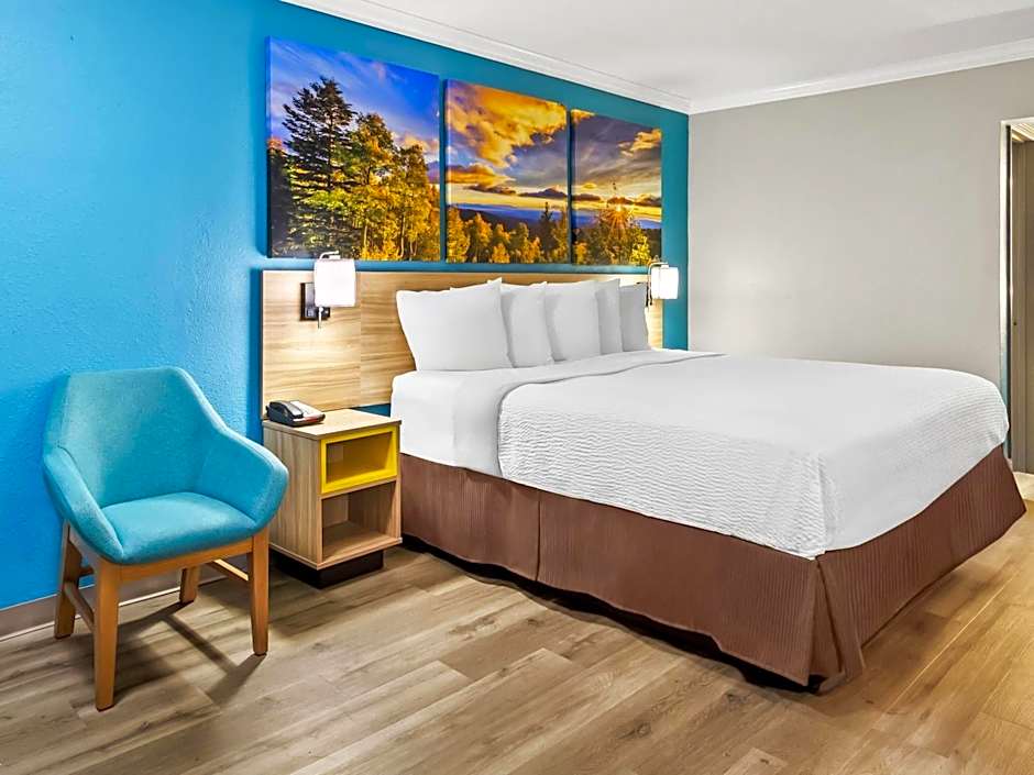 Days Inn by Wyndham Houston East