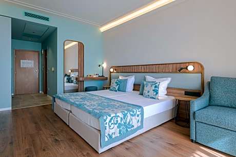 Deluxe Twin Room with Sea View