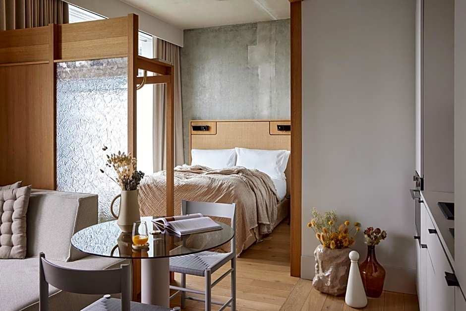 Locke at East Side Gallery