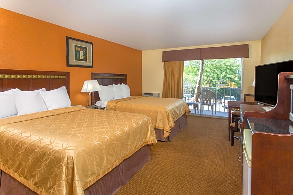 Days Inn by Wyndham Palm Springs