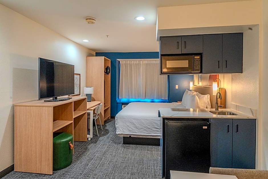 Spark by Hilton Sterling Dulles Airport