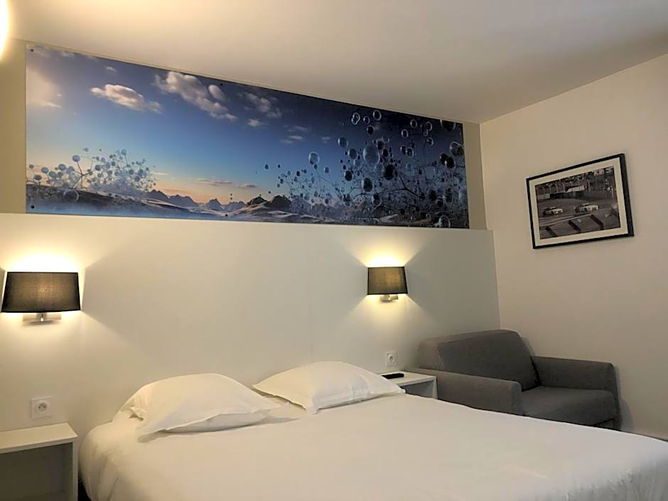 Hotel The Originals Bernay Acropole