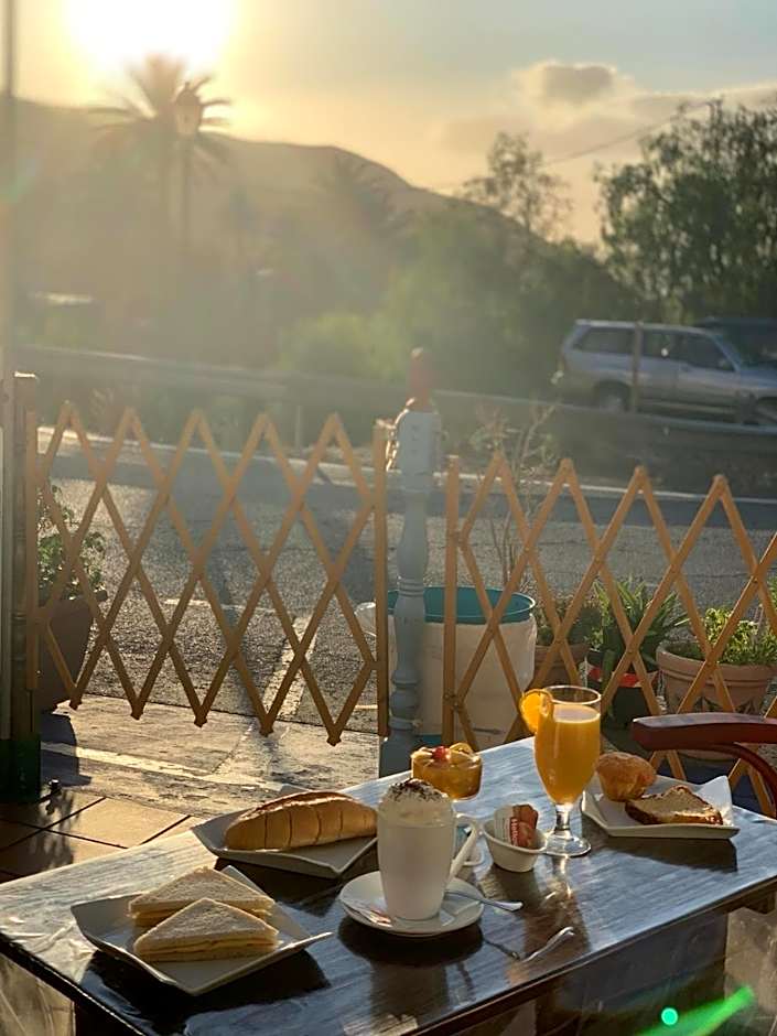 B&B and Apartments El Charco Azul