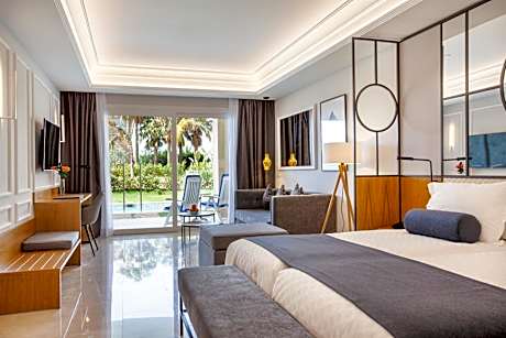 Junior Suite Swim-up (1 Adult)