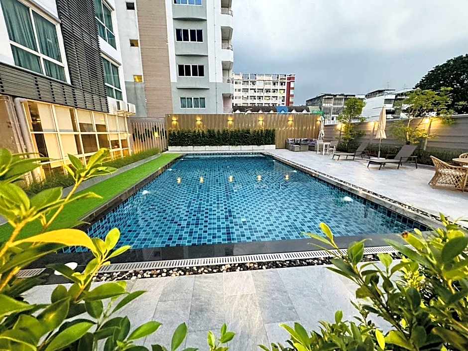 Three Seasons Bangkok