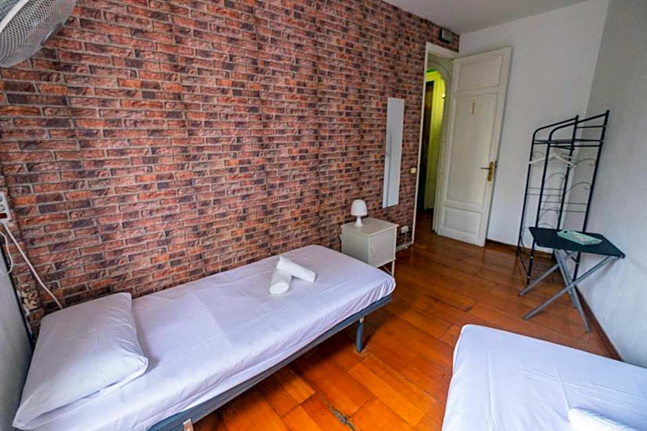 Diagonal House Hostel