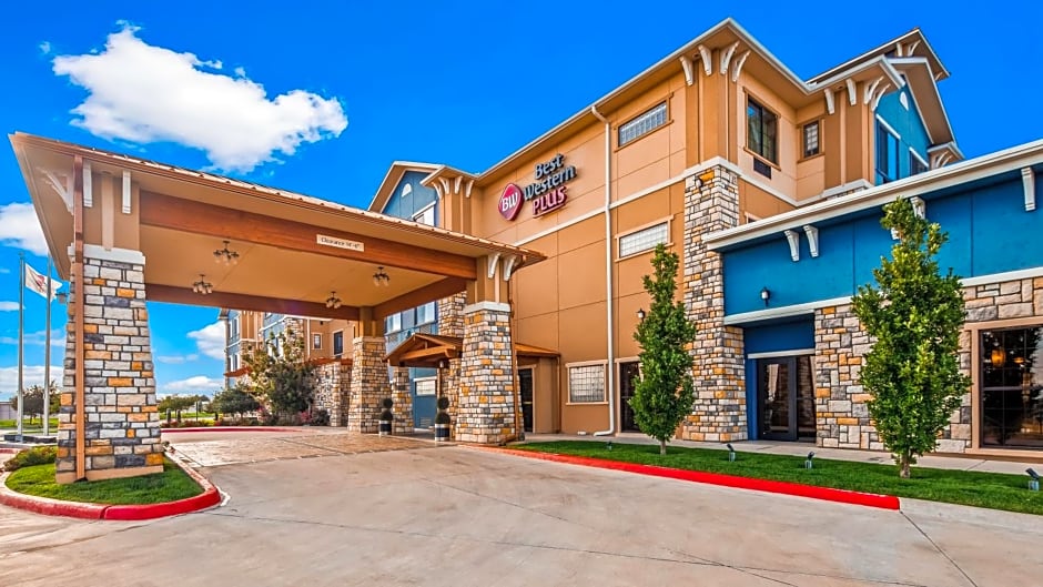 Best Western Plus Emerald Inn & Suites