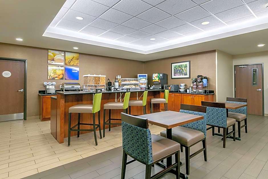 Comfort Inn & Suites Marion I-57