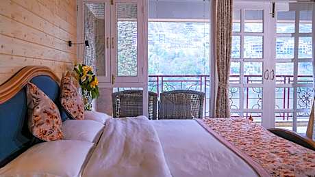 Lake Facing AC Suite on First Floor