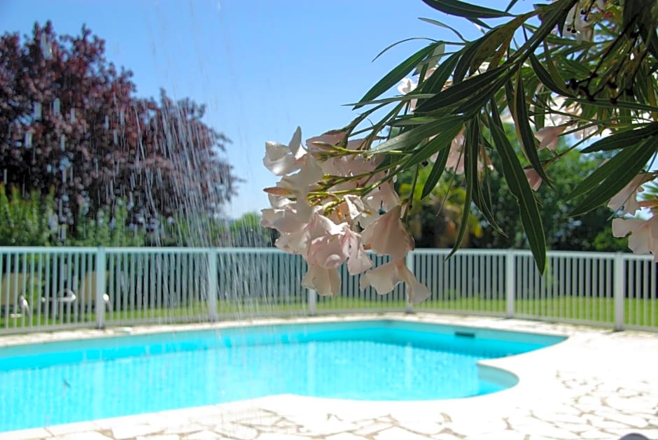 Logis Hotel La Bastide des Monges