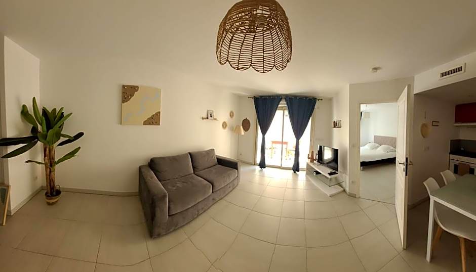 Hotel Montaigne And Spa