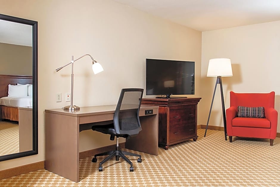 Country Inn & Suites by Radisson, Milwaukee West (Brookfield), WI