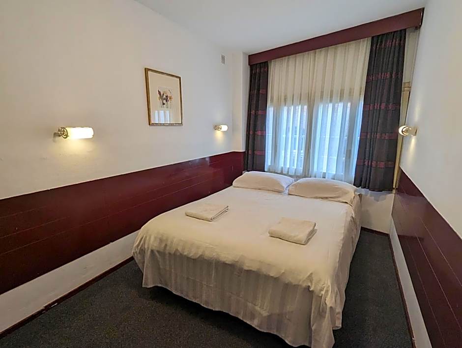 Photo 1 of 8 of Double Room