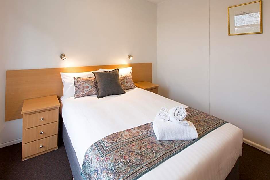 Fox on the Run - Motel Kilmore