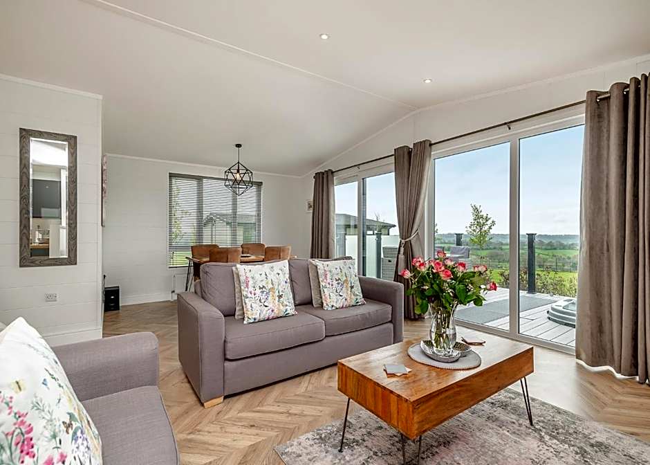 Midsomer Lodges