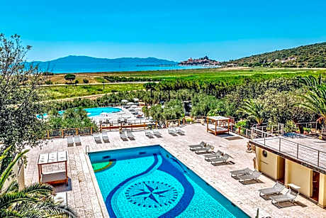 ISA - Residence with pool and private beach in Talamone just 500 mt from the beach