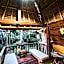 Alam Nusa Bungalow Huts & Spa