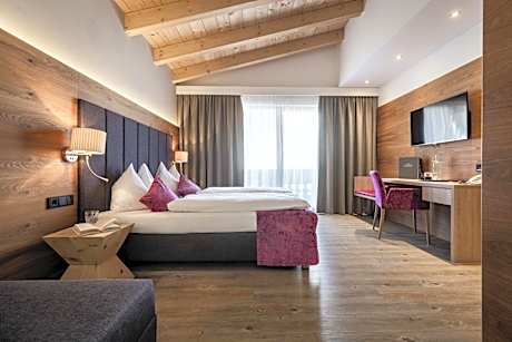 Superior Double or Twin Room with Mountain View