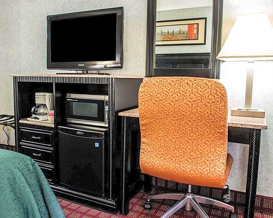 Quality Inn & Suites North Gibsonia