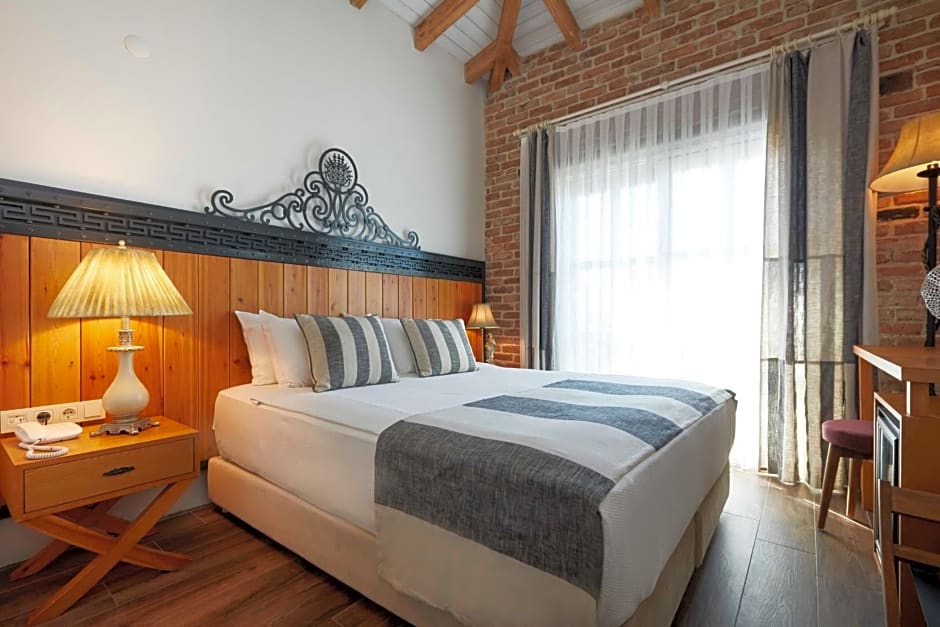 AlaBora Hotel