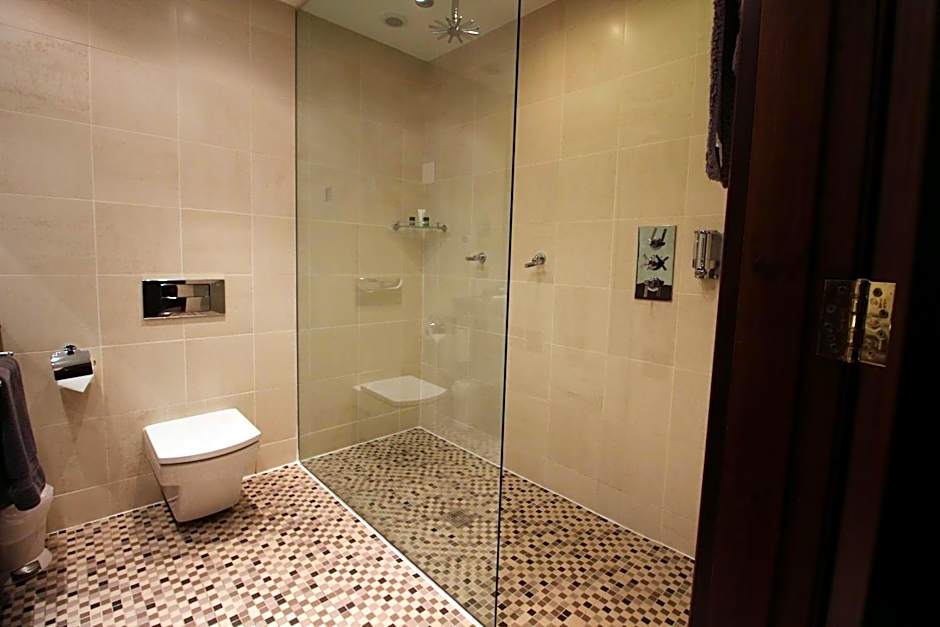 Best Western Plus Pastures Hotel