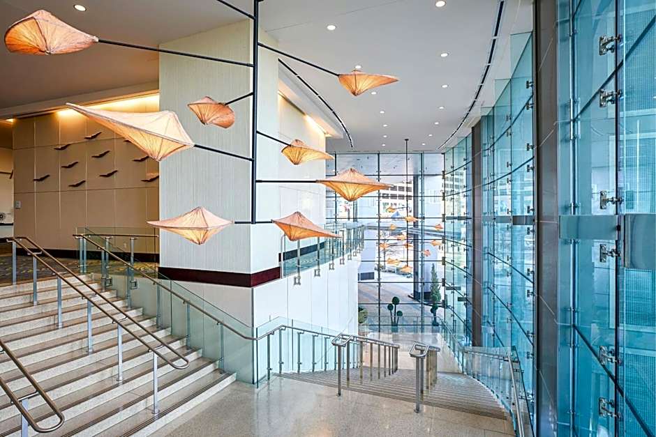 Renaissance by Marriott Arlington Capital View Hotel