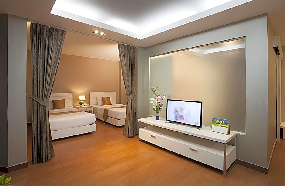 Summit Pavilion Hotel