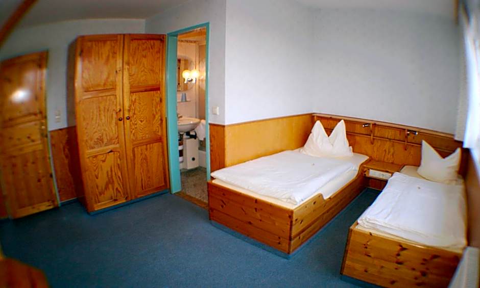Landgasthof zur krummen Linde