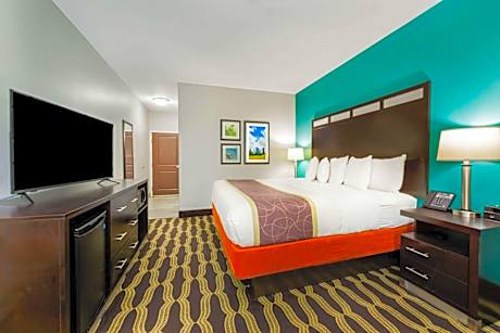 King Room with Roll in Shower - Mobility Accessible/Non-Smoking