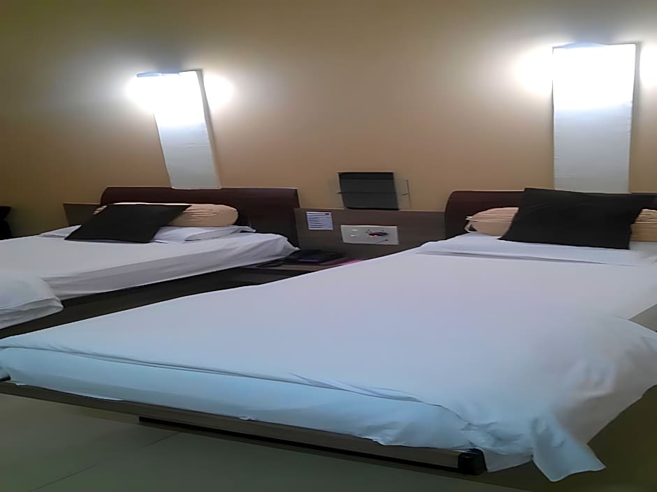 Hotel Savshanti Towers