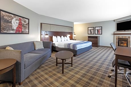 1 King Bed Grand Master Studio Suite Non Smoking