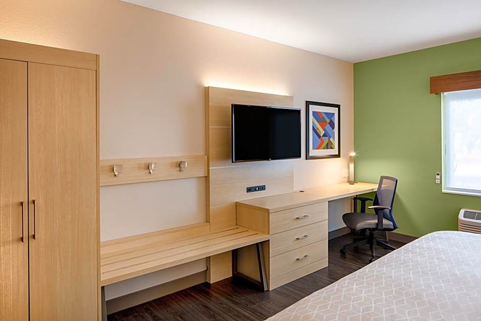 Holiday Inn Express & Suites Ft Myers Beach-Sanibel Gateway By IHG