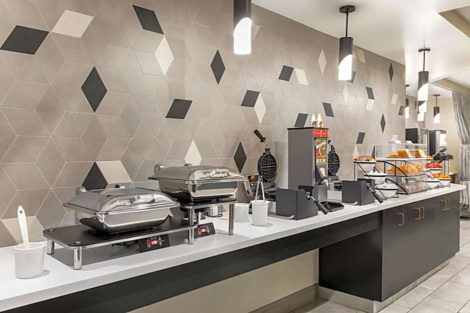 La Quinta Inn & Suites by Wyndham Lake George