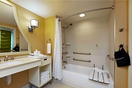 1Kg 1Bdrm Crnr Ste Mobility Access Tub No Smk