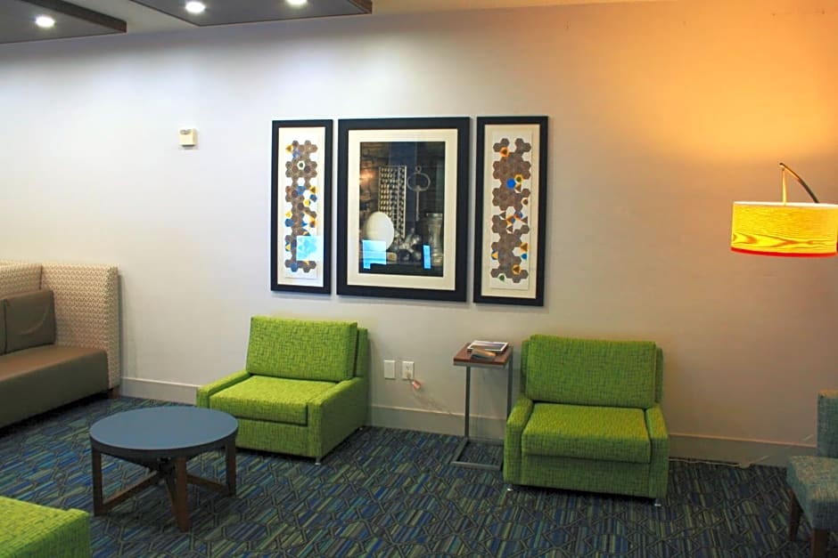 Holiday Inn Express Hotel & Suites Marina By IHG