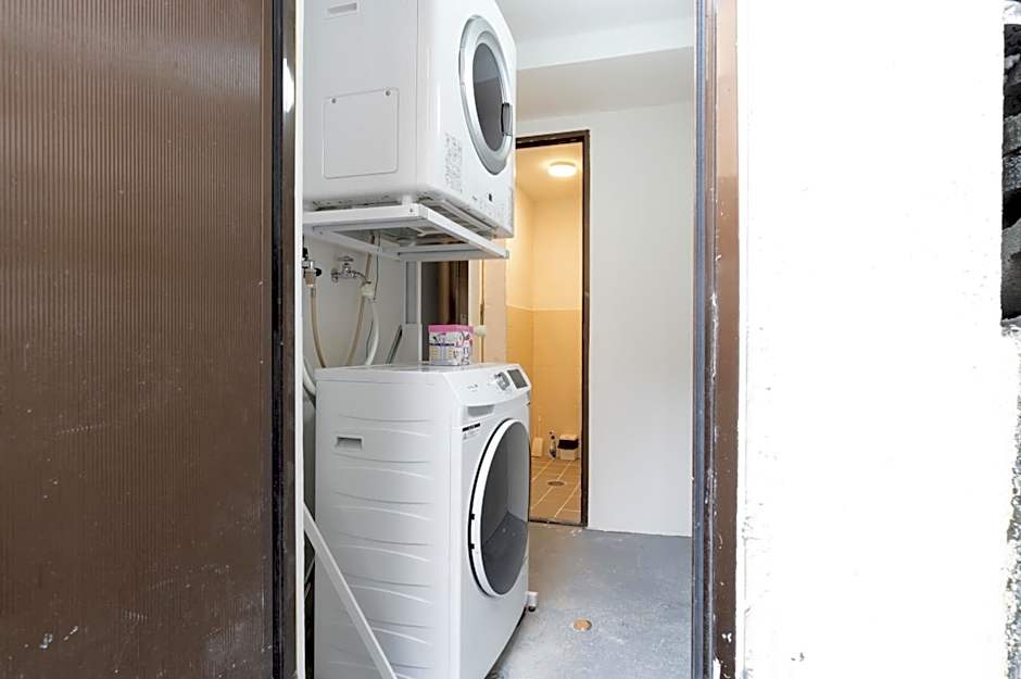 Maximum of 18 people can be rented in one building 3 minutes walk to Tomari Port 10 minutes drive to the airport No parking lot 30 seconds walk from paid parking lot warayunso port city May