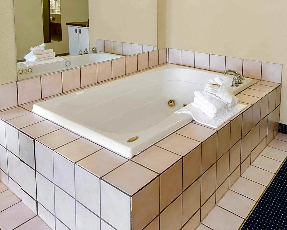 Quality Inn Lakeville North