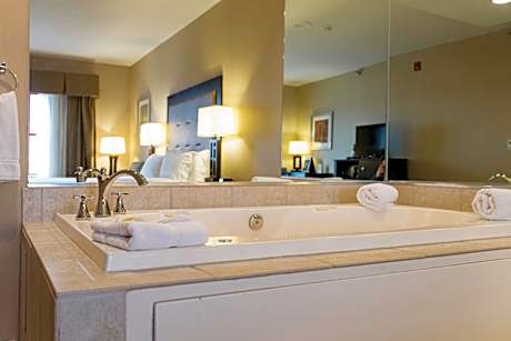 1 King Standard With Jetted Tub