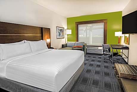 1 King Bed Standard Comm Accessible