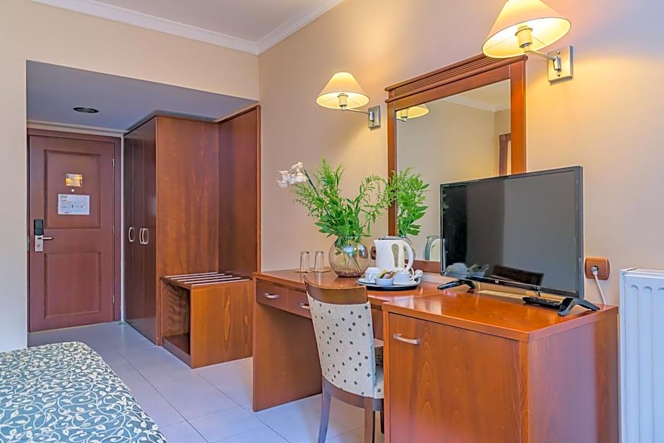 Photo 1 of 7 of Economy Double Room- Semi basement