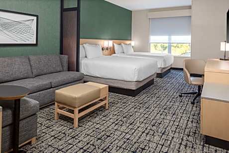 Queen Room with Two Queen Beds and Sofa Bed - High Floor