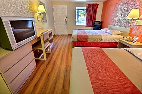 2 Full Beds | Mobility Accessible Tub Nsmk