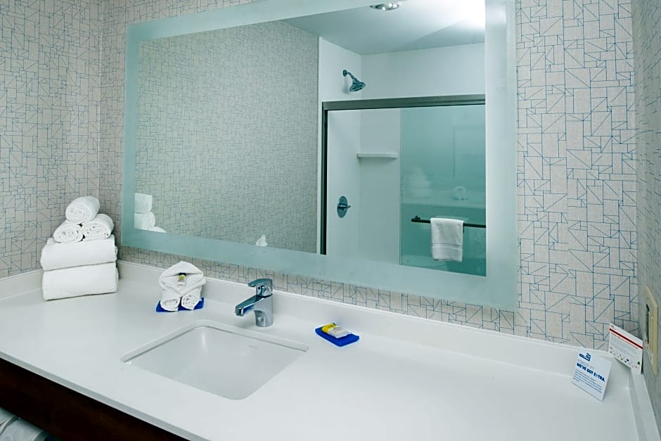 Holiday Inn Express & Suites Los Angeles Downtown West By IHG